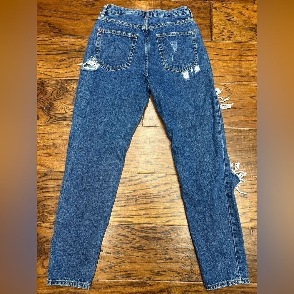 BDG High-Waisted Mom Jean – Distressed - Picture 4 of 9